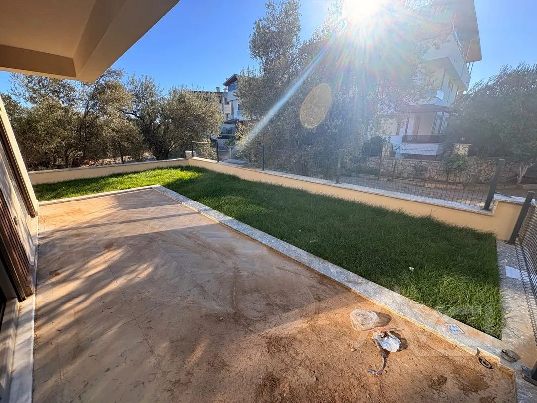 AVCI’DAN GÜRE YOL ALTINDA DENİZE YAKIN 2+1 BAHÇE KULLANIMLI LÜKS DAİRE
