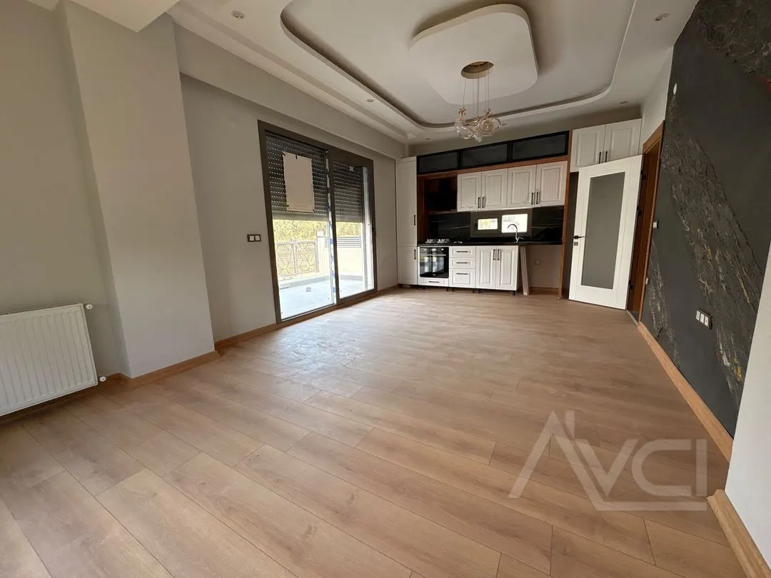 AVCI’DAN GİRİŞTE ODALI 4+1 TERASLI VİLLA