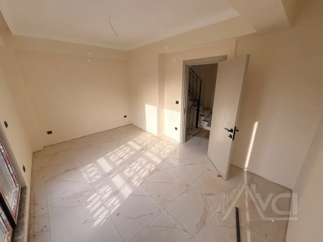 AVCI’DAN GÜRE’DE 3+1 TERASLI ORTAK HAVUZLU İKİZ VİLLA