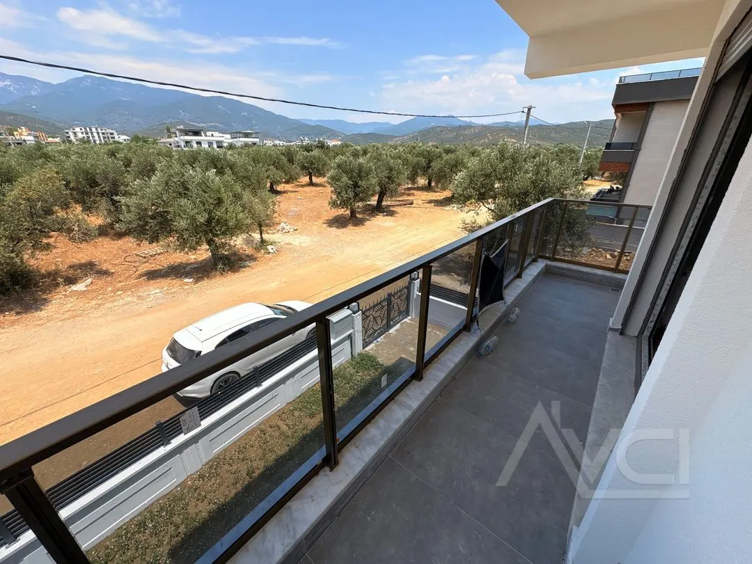 AVCI’DAN GİRİŞTE ODALI 4+1 TERASLI VİLLA