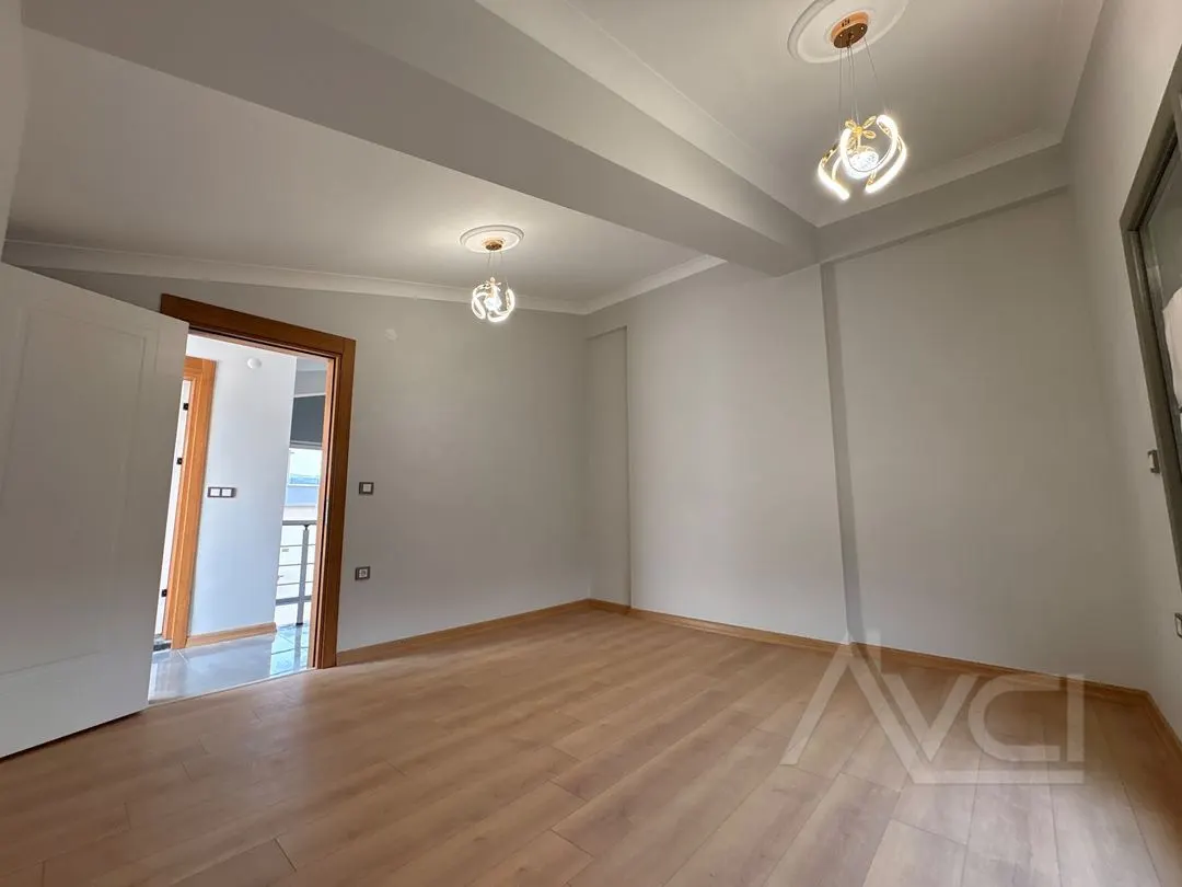 AVCI’DAN GİRİŞTE ODALI 4+1 TERASLI VİLLA