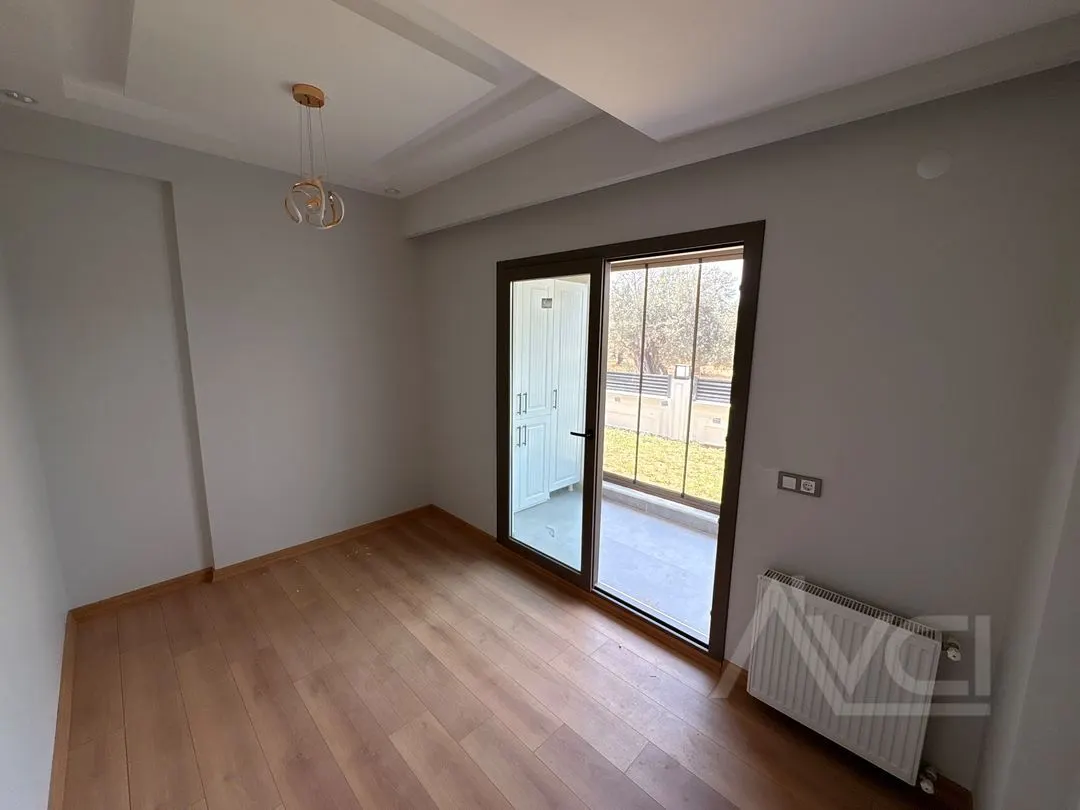 AVCI’DAN GİRİŞTE ODALI 4+1 TERASLI VİLLA