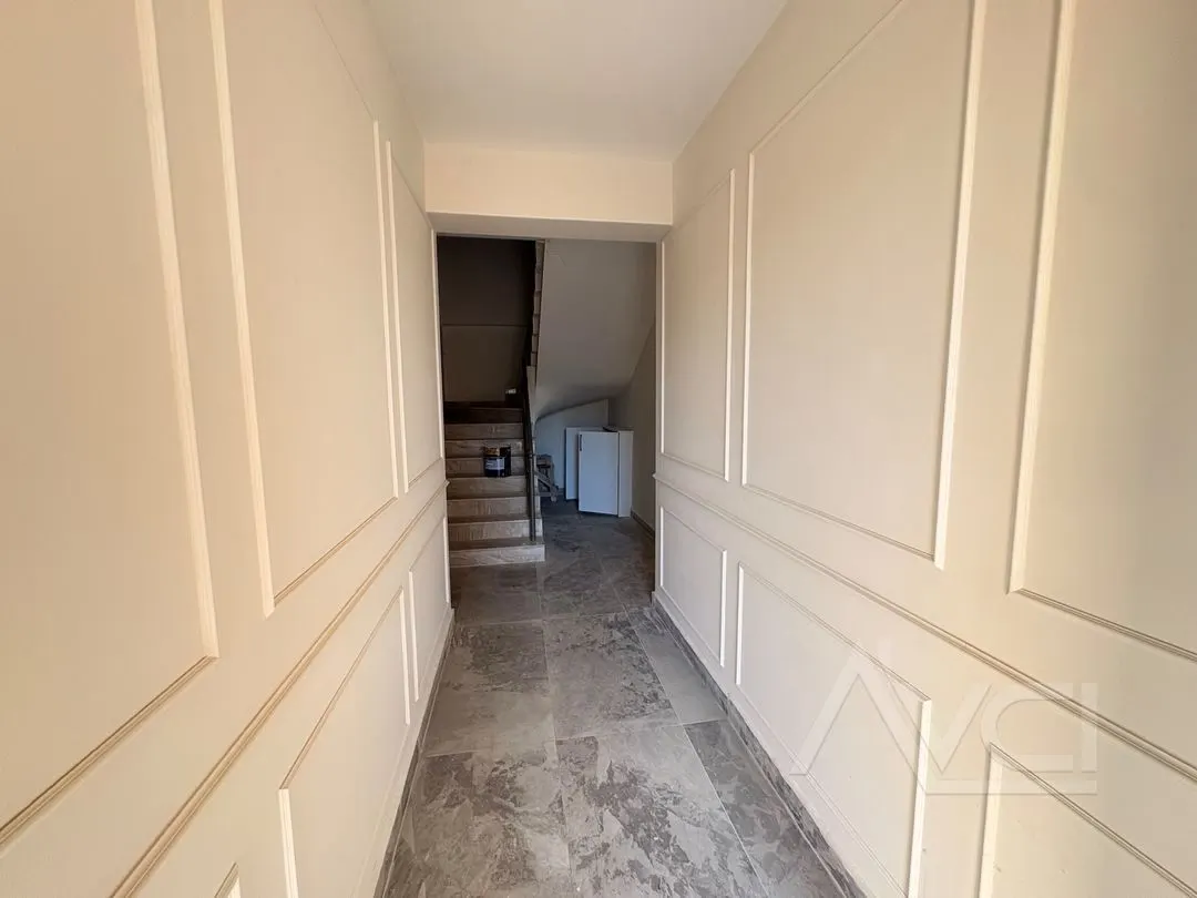 AVCI’DAN GÜRE YOL ALTINDA DENİZE YAKIN 2+1 BAHÇE KULLANIMLI LÜKS DAİRE