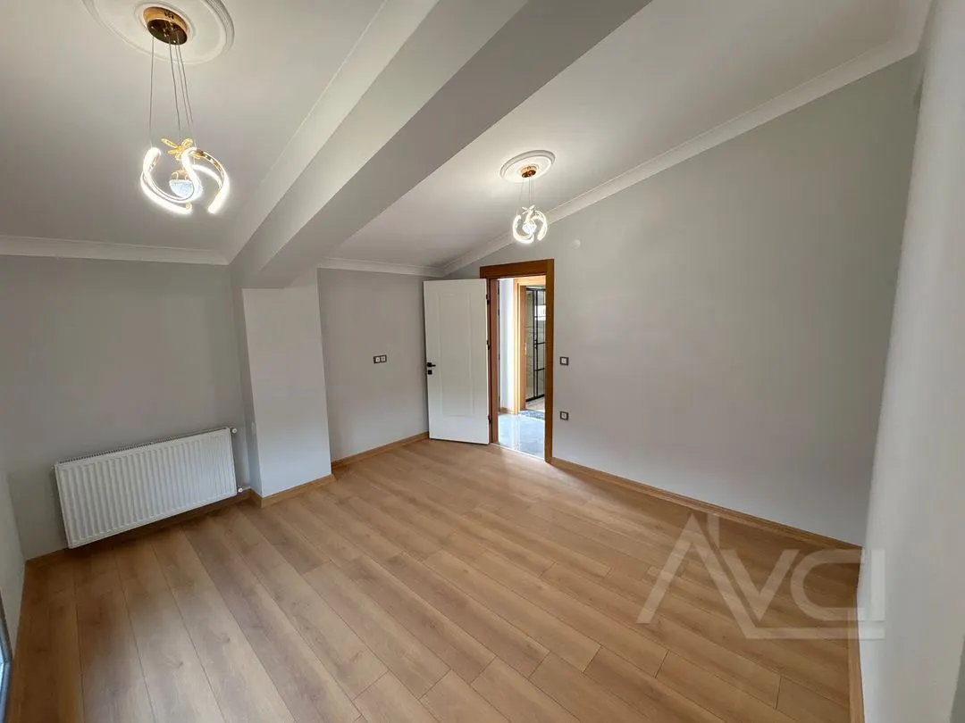 AVCI’DAN GİRİŞTE ODALI 4+1 TERASLI VİLLA