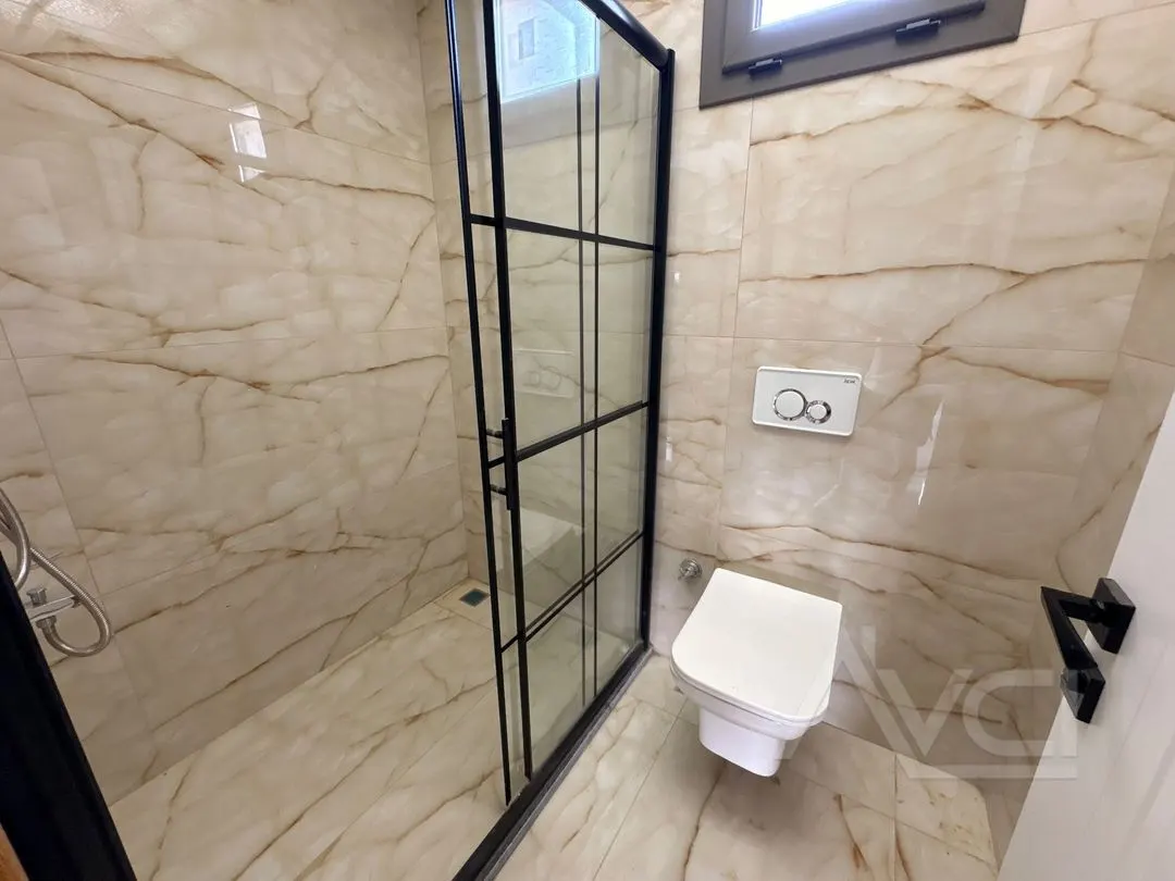 AVCI’DAN GİRİŞTE ODALI 4+1 TERASLI VİLLA