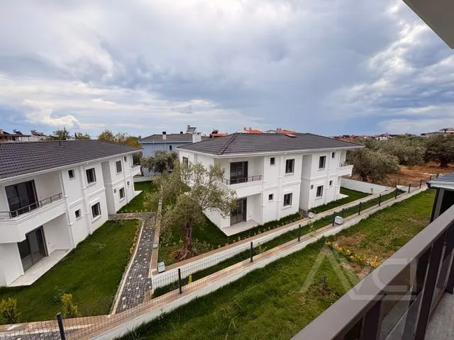 AVCI’DAN KÜCÜKKUYUDA YOLA YAKIN SİTE İÇİ ÜST KAT 2+1 DAİRE