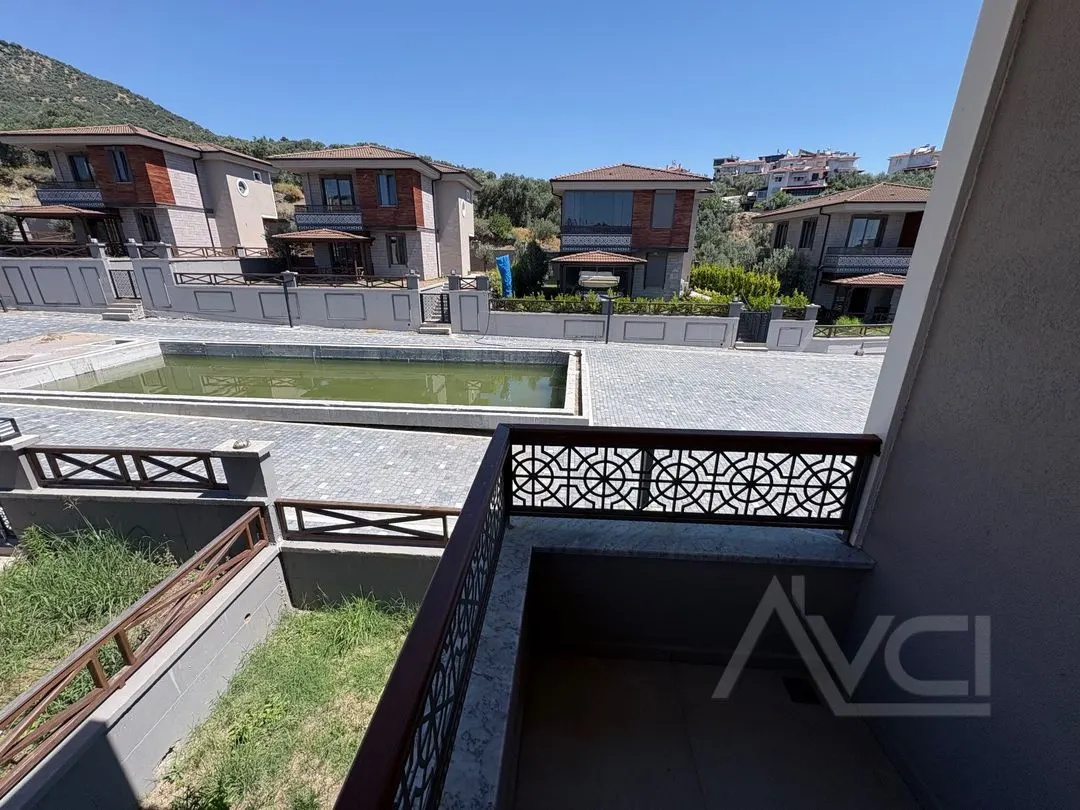 AVCI’DAN 4+1 LÜKS SİTE İÇİ MÜSTAKİL GENİŞ BAHÇELİ ORTAK HAVUZLU