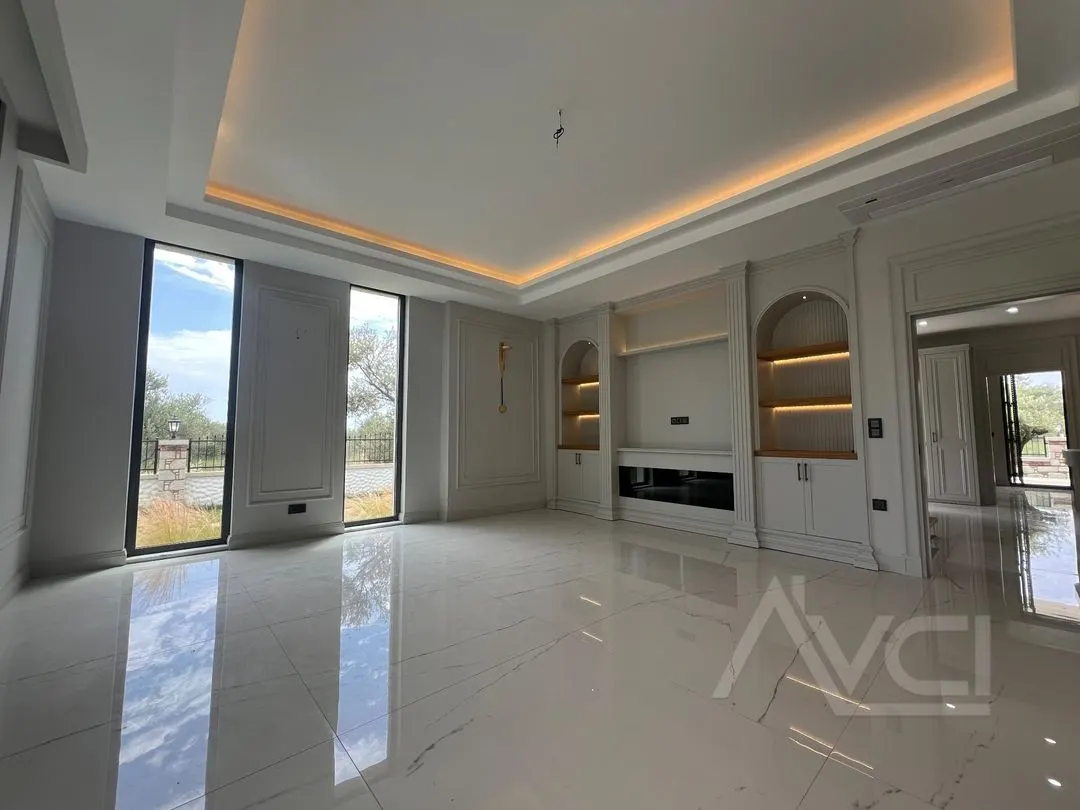 AVCI’DAN 700M2 ARSA İÇİNDE GİRİŞTE 2 ODALI HAVUZLU LÜKS ALAÇATİ TARZI VİLLA