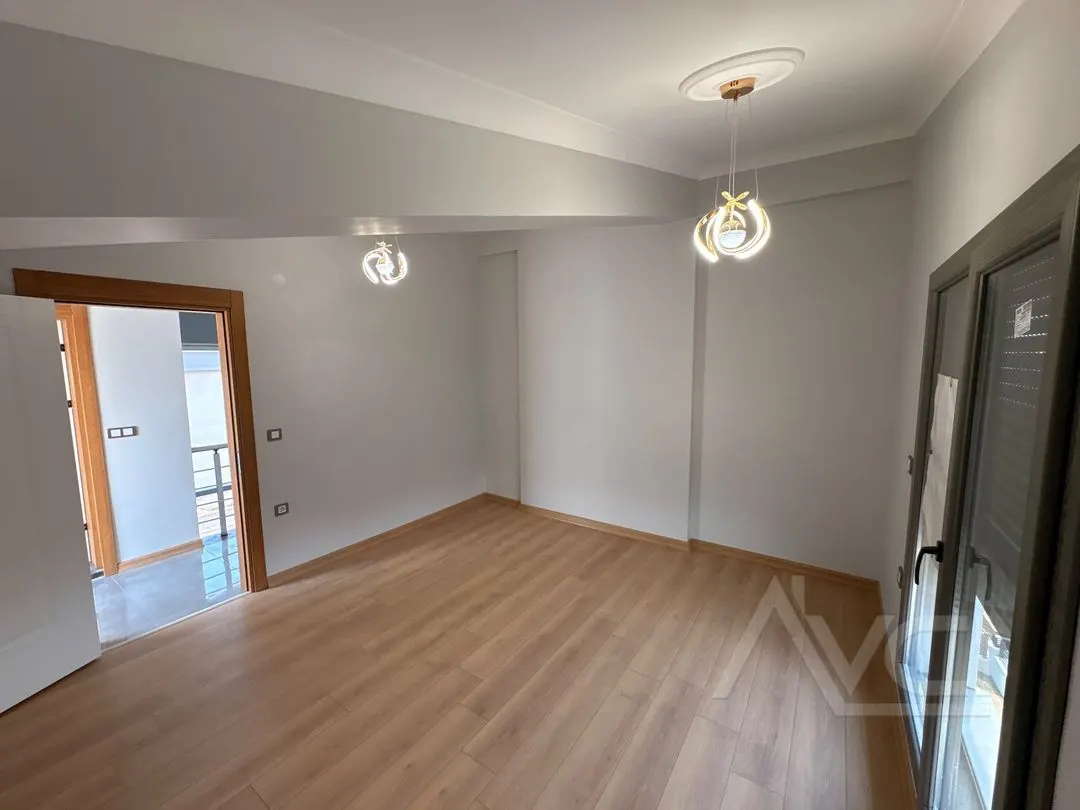 AVCI’DAN GİRİŞTE ODALI 4+1 TERASLI VİLLA