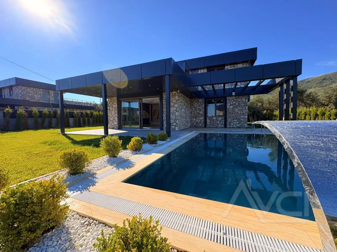 AVCI’DAN 650M2 İÇERİSİNDE MÜSTAKİL HAVUZLU ULTRA LÜKS 4+1 VİLLA