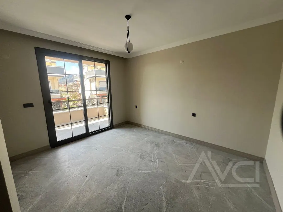 AVCI’DAN NARLI’DA DENİZE 200 MT TAM MÜSTAKİL 2 KATLI VİLLA