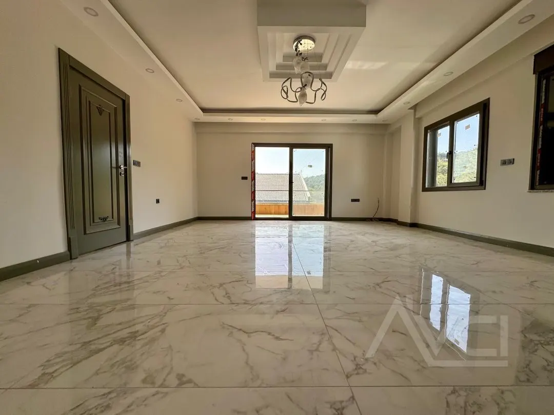 NARLIDA DENİZE 300MT 3+1 GENİŞ BAHÇE ALANI + HAVUZ  AYRI MUTFAK TERASLI