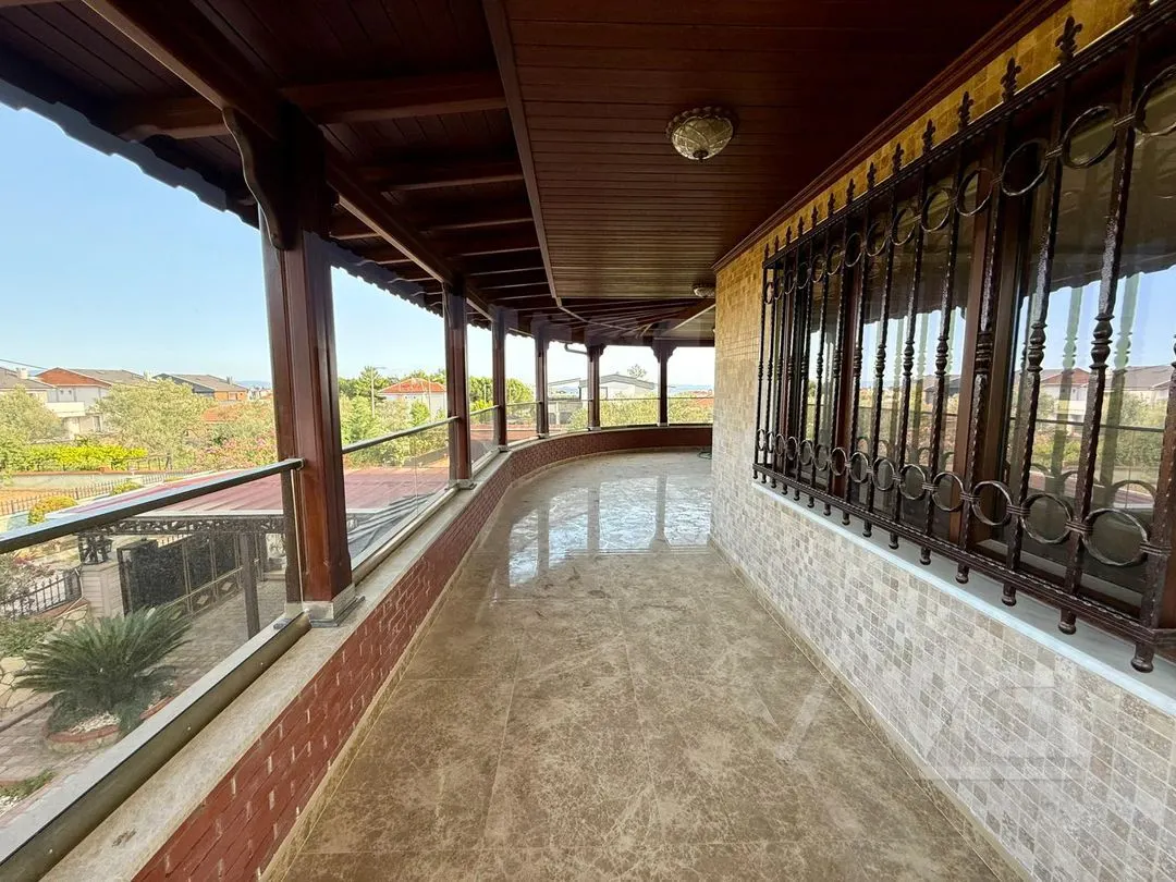 AVCI’DAN 1,500 M2 ARSA İÇİNDE 2 MÜŞTEMİLATLI HAVUZLU MALİKANE