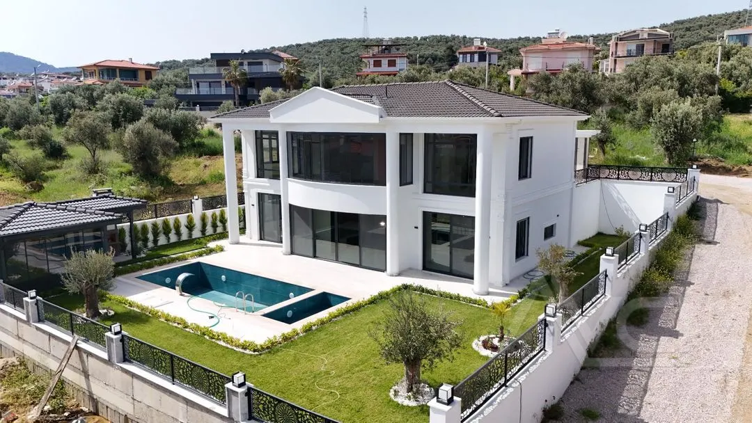 AVCI’DAN ALTINOLUKTA 700M2 İÇERİSİNDE BEYAZ KONAK