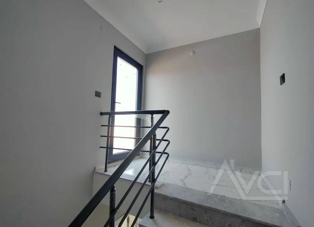 AVCI’DAN TAM MÜSTAKİL DENİZ MANZARALI 275M2 ARSALI VİLLA