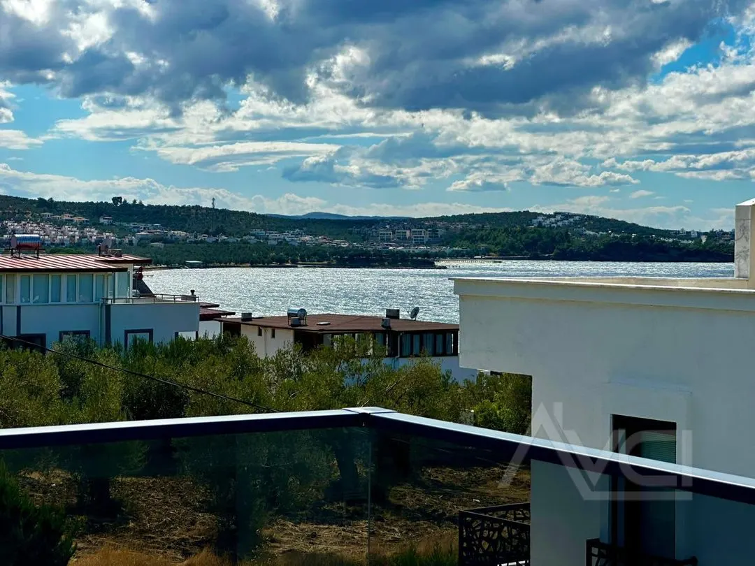 AVCI’DAN TAM MÜSTAKİL DENİZE 100MT DENİZ MANZARALI GİRİŞTE ODA VİLLA