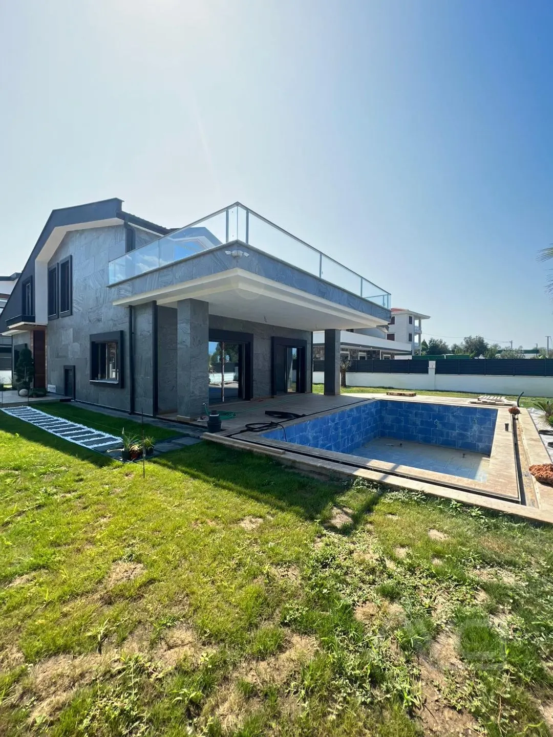 AVCI’DAN 660M2 ARSALI MÜSTAKİL HAVUZLU DENİZ MANZ VİLLA