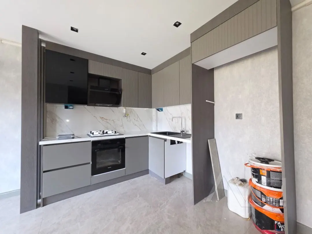 AVCI'DAN ÖREN MODERN'DE YETKİLİ HAVUZLU K.OTOPARKLI 1+1