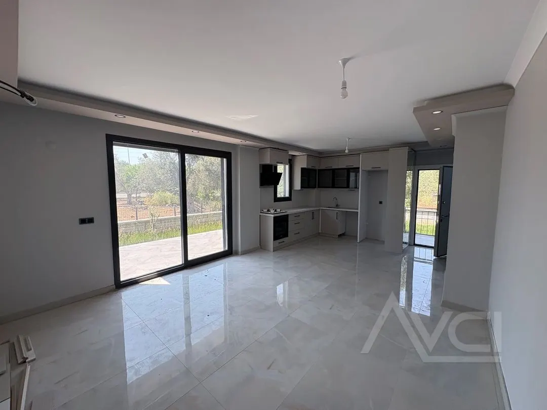 AVCI ‘DAN KÜÇÜKKUYUDA 3+1 YOLA YAKIN VİLLA