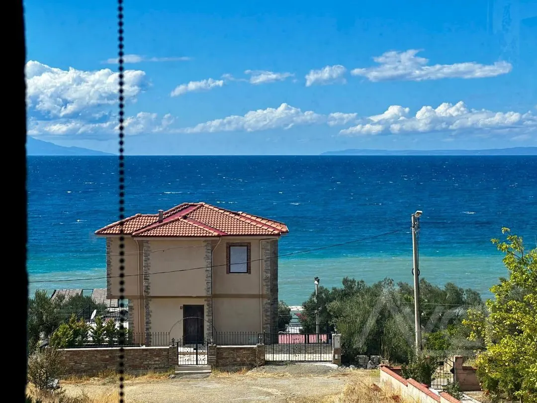 AVCI’DAN TAM MÜSTAKİL DENİZE 100MT DENİZ MANZARALI GİRİŞTE ODA VİLLA