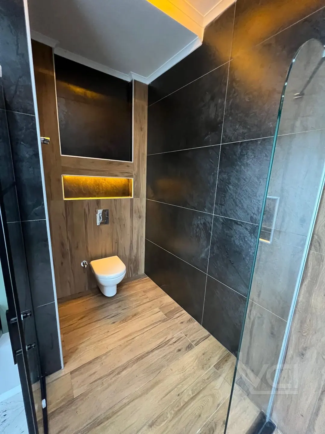 AVCI’DAN ALTINOLUK’TA 600M2 ARSA İÇİNDE BEYAZ KONAK