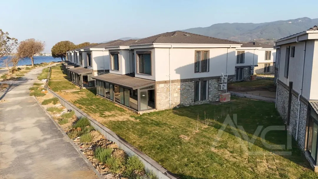 AVCI’ DAN TEK YETKİ 300M2 NET DENİZE SIFIR VİLLA/ÜÇÜNCÜ SIRA