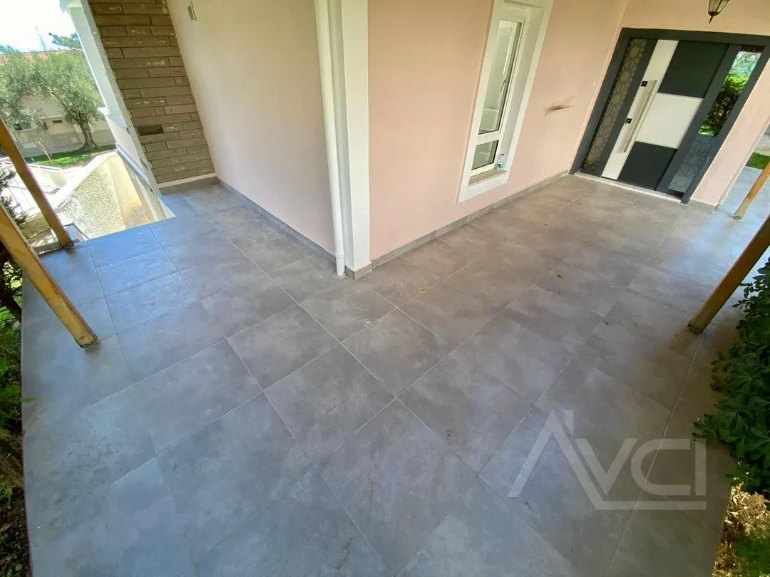AVCI’DAN 3+2 DENİZ MANZARALI 7.000m2 ARSA İÇİ HAVUZLU YAPILI VİLLA