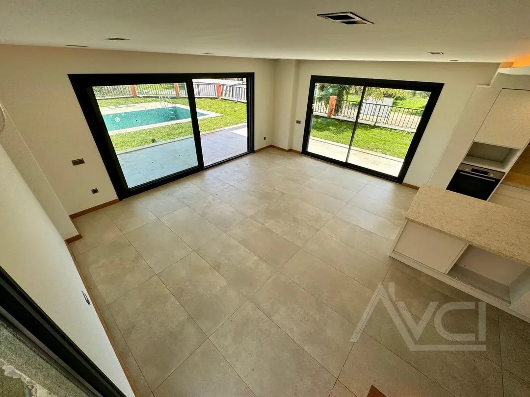 AVCI’DAN 440M2 ARSA GÜRE YOLUNDA TAM MÜSTAKİL HAVUZLU VİLLA