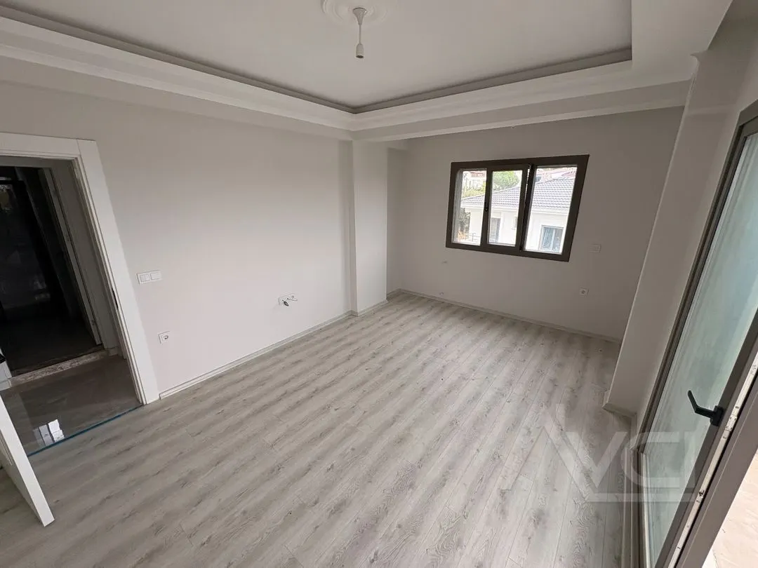 AVCI’DAN KÜCÜKKUYUDA YOLA YAKIN SİTE İÇİ ÜST KAT 2+1 DAİRE