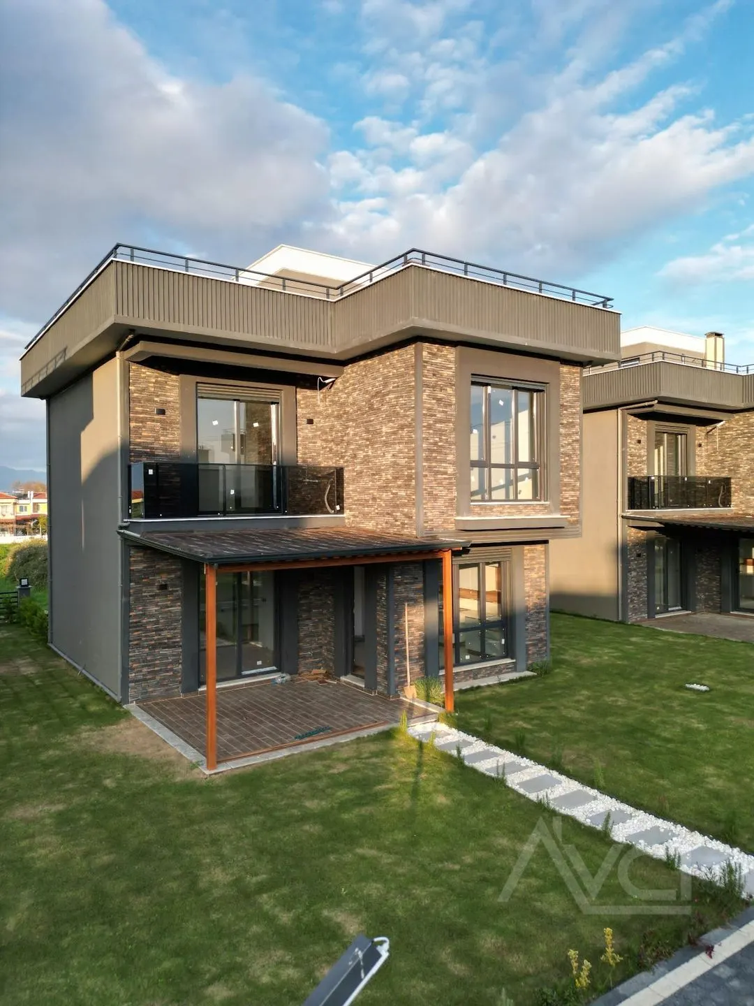 AVCI’DAN BURHANİYE ÖRENDE 3+1 VİLLA