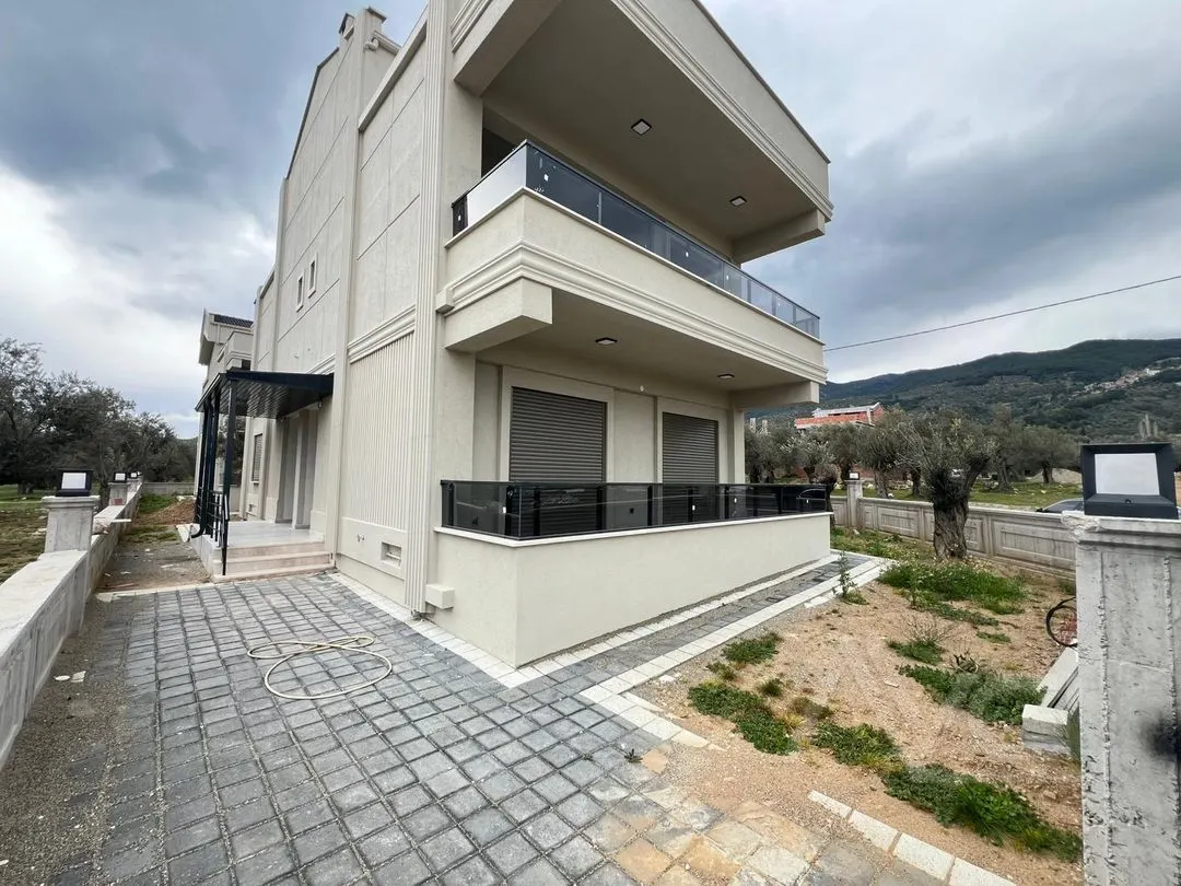 AVCI’DAN GÜRE’DE DAİRE FİYATINA SIFIR TERASLI 3+1 VİLLA