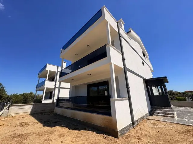 AVCI’DAN GÜREDE MÜSTAKİL 5+2 GİRİŞTE ODALI 300M2 OTURUMLU VİLLA