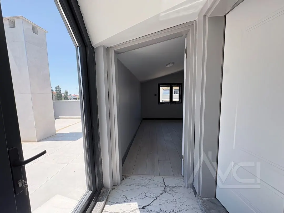 AVCI’DAN NARLI’DA YOL CEPHELİ 3+1 TERASLI VİLLA