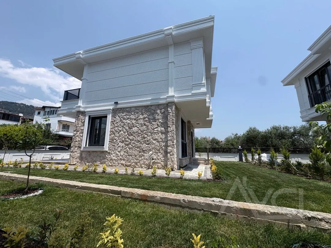 AVCI’DAN KÜÇÜKKUYUDA SİTE İÇERİSİNDE MÜSTAKİL YOLA YAKIN 3+1 VİLLA