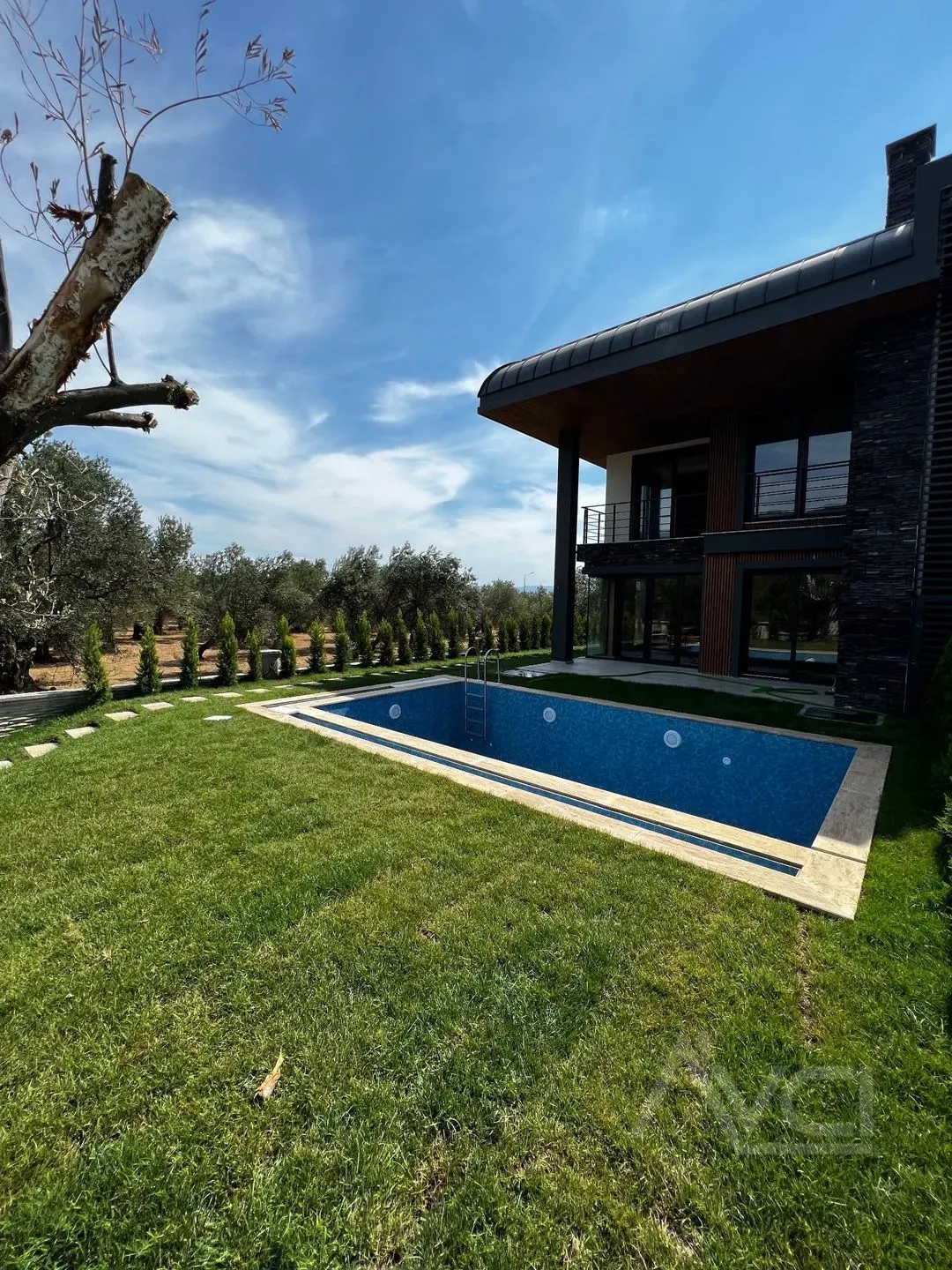 OTELLER CİVARINDA 320M2 ARSALI 4+1 MÜSTAKİL HAVUZLU VİLLA