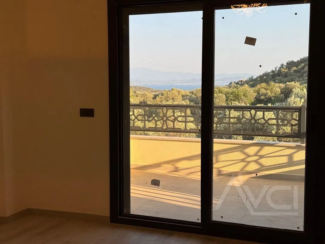 AVCI’DAN 500M2 ARSA İÇERİSİNDE MÜSTAKİL HAVUZLU DENİZ MANZARALI VİLLA