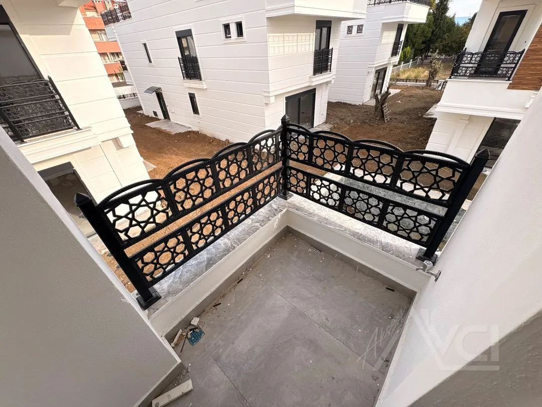 AVCI’DAN GÜRE’DE 3+1 TERASLI ORTAK HAVUZLU İKİZ VİLLA
