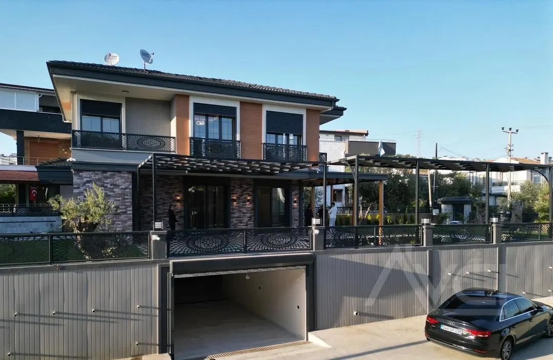 AVCI’DAN ALTINOLUK’TA 5+1 DENİZ MANZARALI 2 MUTFAKLI VİLLA
