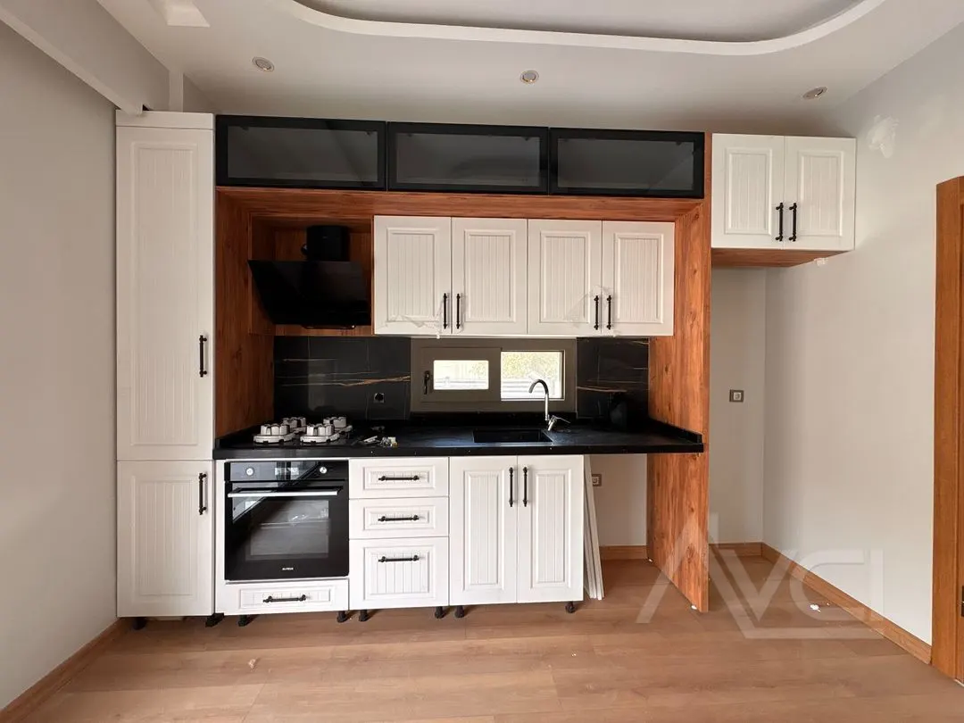 AVCI’DAN GİRİŞTE ODALI 4+1 TERASLI VİLLA
