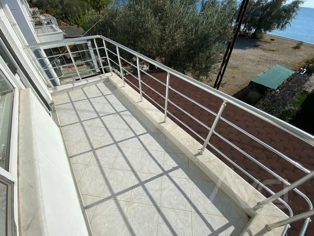 FENERDE DENİZE SIFIR 300M2 ARSA TAM MÜSTAKİL 5+1 VİLLA