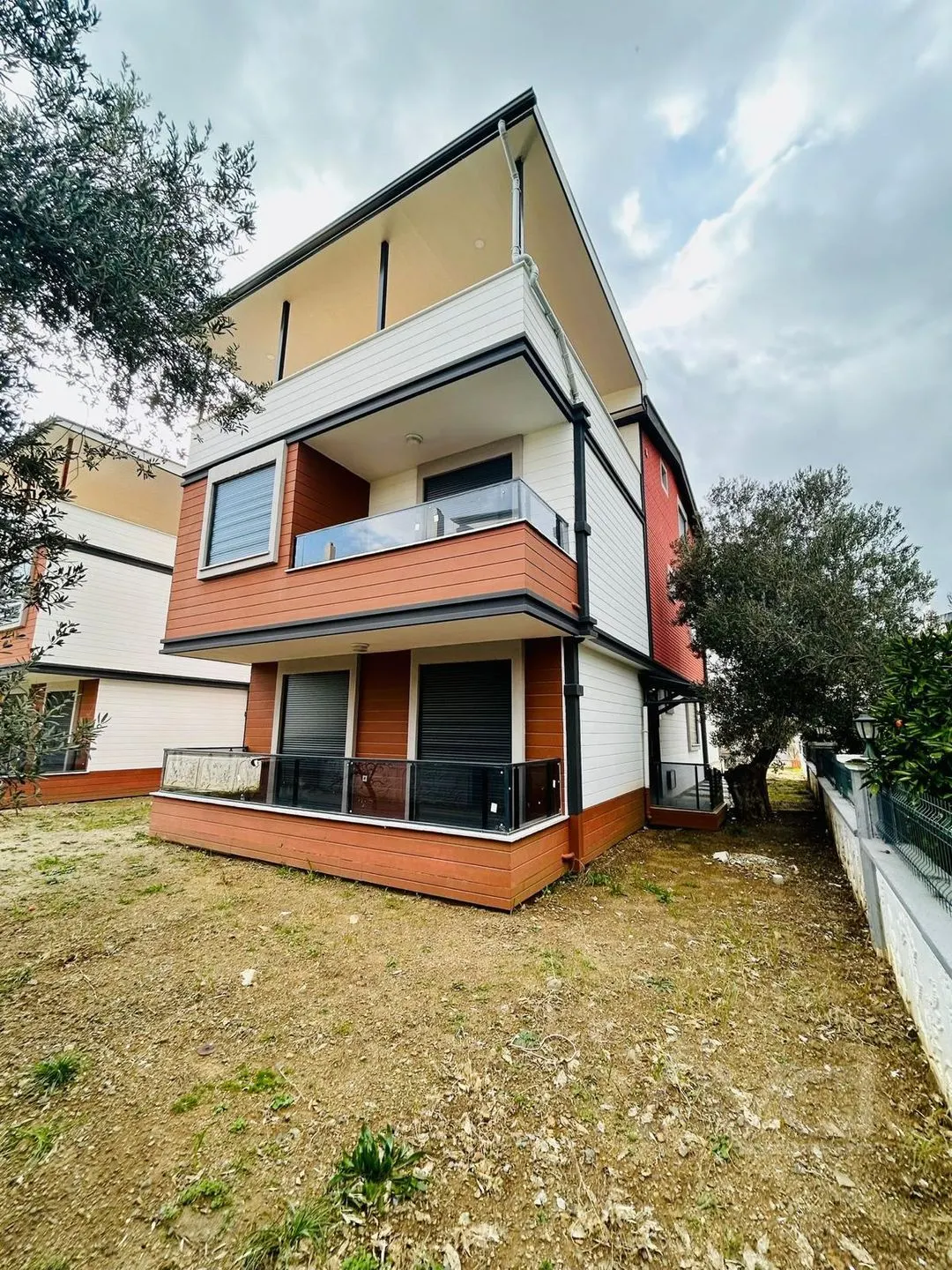 AVCI’DAN DENİZE 350 MT 4+1 BAHÇELİ MANZARALI SIFIR VİLLA