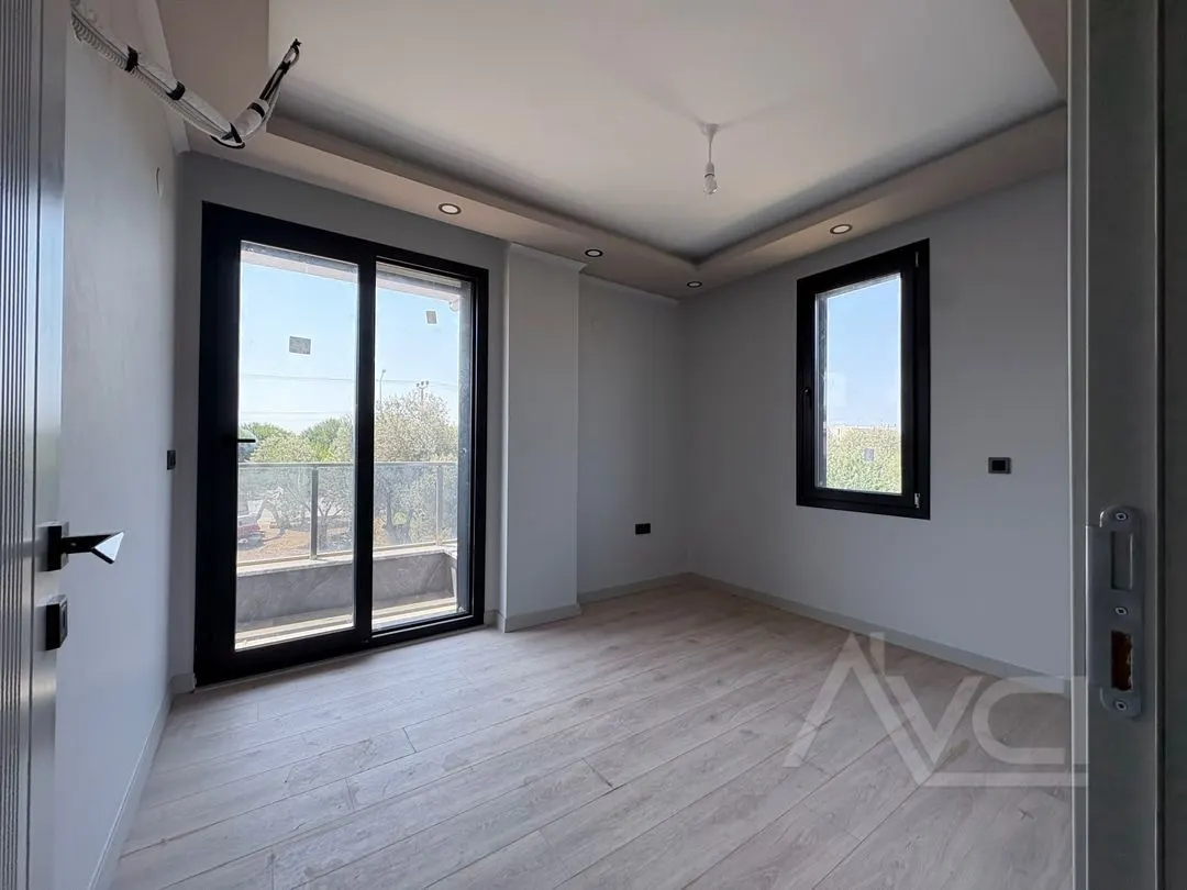 AVCI ‘DAN KÜÇÜKKUYUDA 3+1 YOLA YAKIN VİLLA