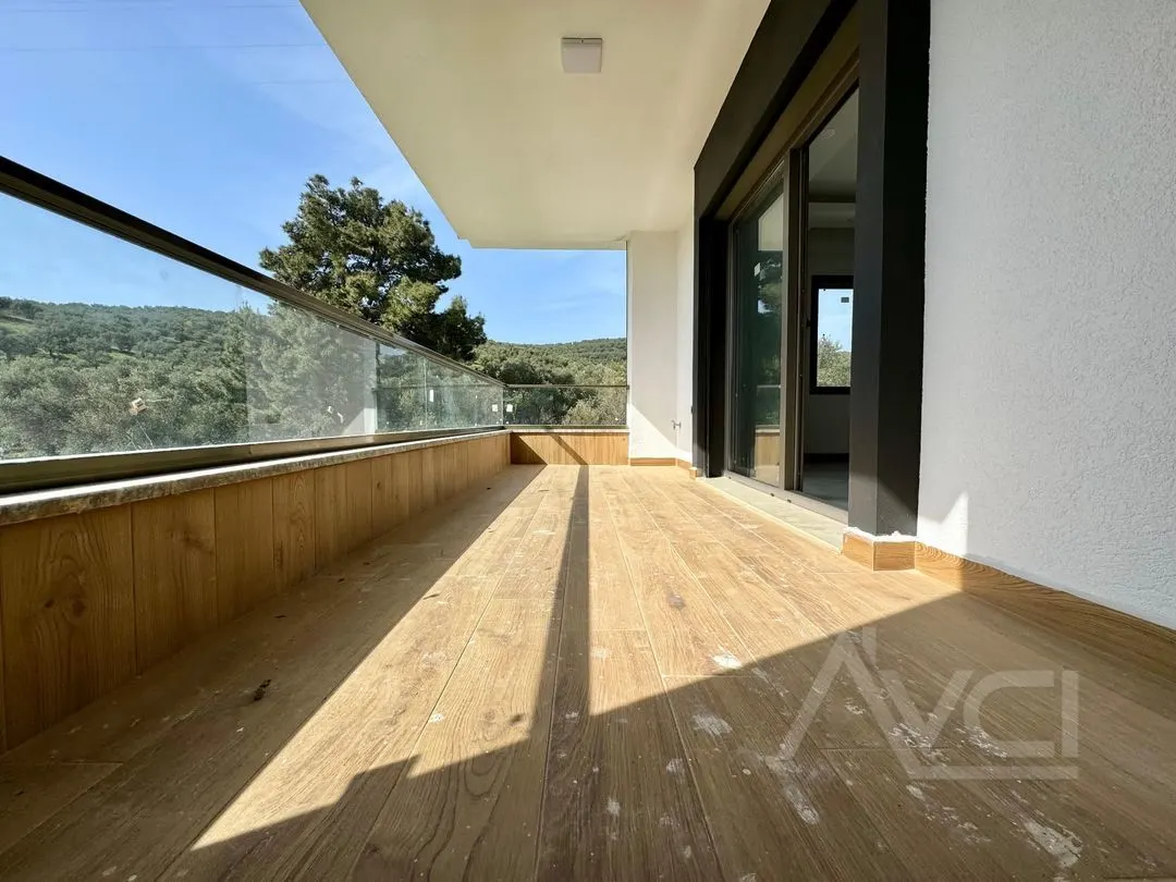 NARLIDA DENİZE 300MT 3+1 GENİŞ BAHÇE ALANI + HAVUZ  AYRI MUTFAK TERASLI