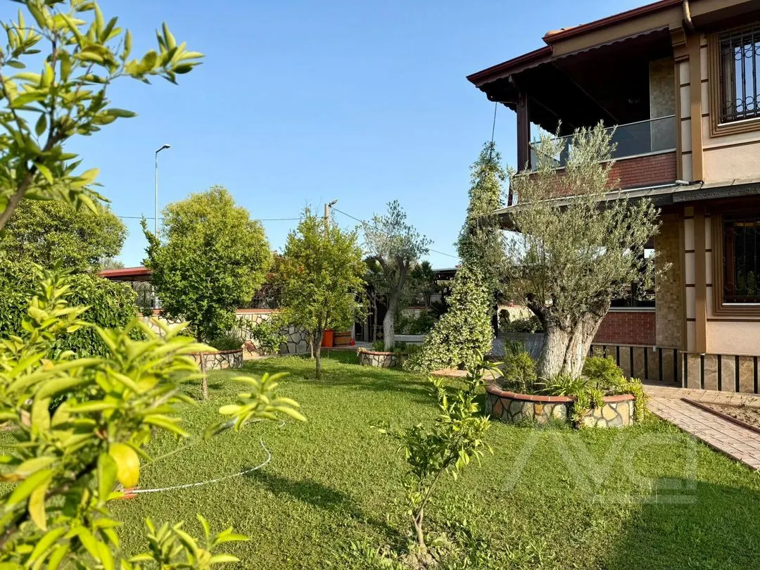 AVCI’DAN 1,500 M2 ARSA İÇİNDE 2 MÜŞTEMİLATLI HAVUZLU MALİKANE