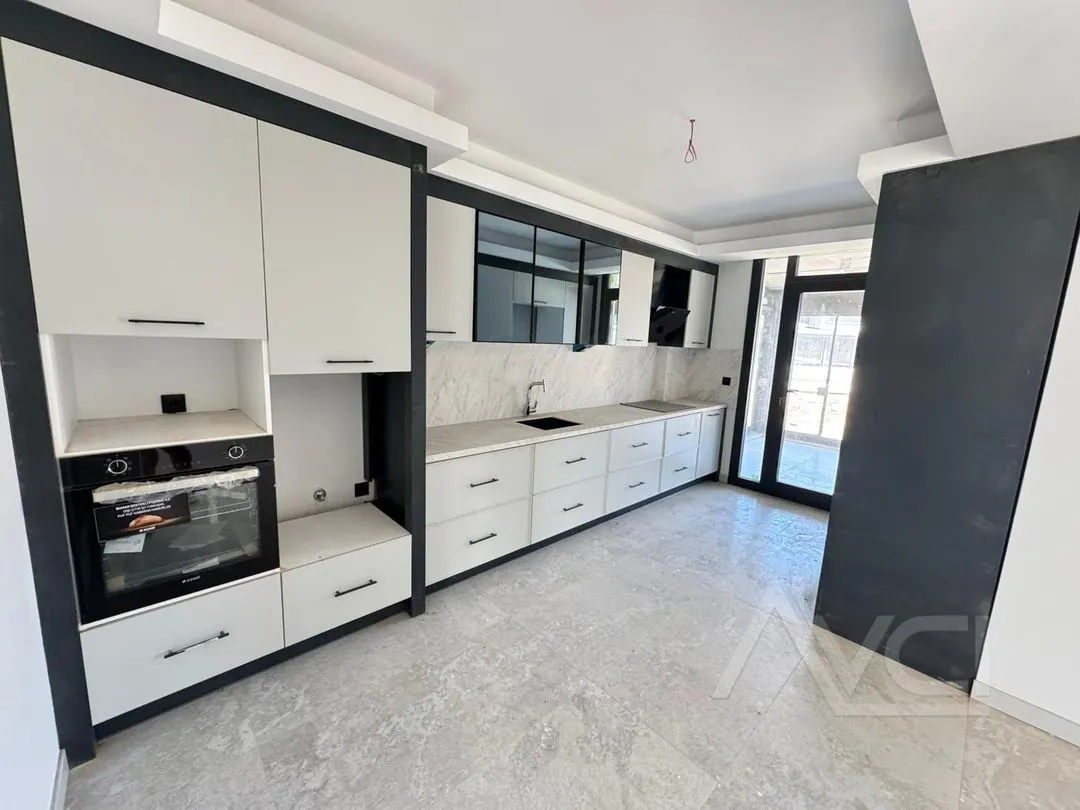 AVCI’DAN TEK YETKİ GÜRE DE DENİZE SIFIR SİTE HAVUZLU 3+1 VİLLA