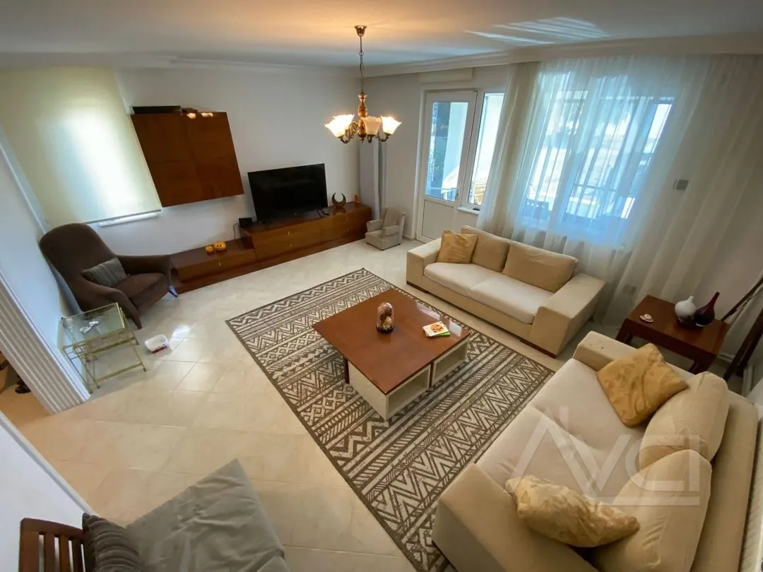 FENERDE DENİZE SIFIR 300M2 ARSA TAM MÜSTAKİL 5+1 VİLLA