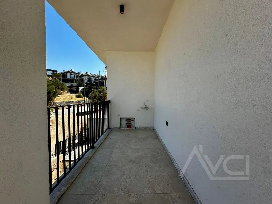 AVCI’DAN HER ODADAN DENİZ MANZARALI DENİZE 50MT SIFIR VİLLA