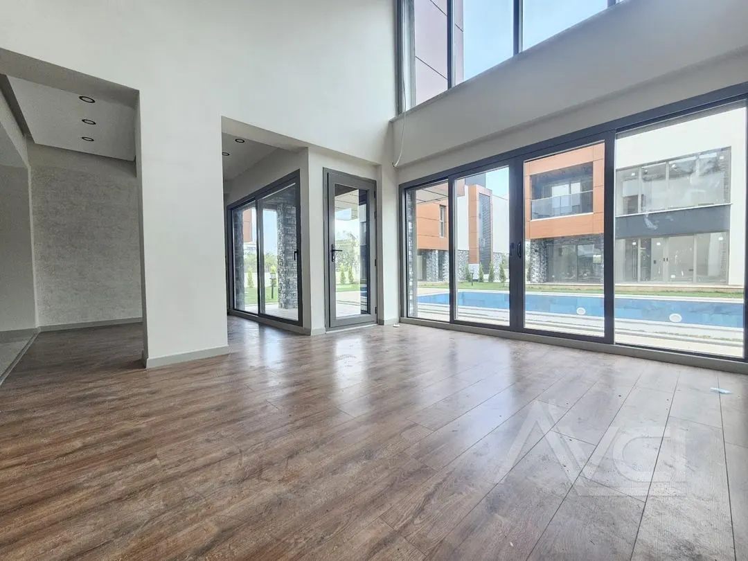 AVCI'DAN YOLUN ALTINDA TAM MÜSTAKİL HAVUZLU LOFT VİLLA