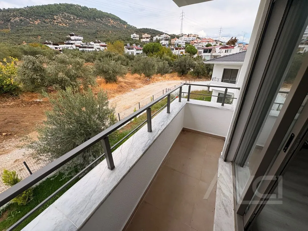 AVCI’DAN KÜCÜKKUYUDA YOLA YAKIN SİTE İÇİ ÜST KAT 2+1 DAİRE