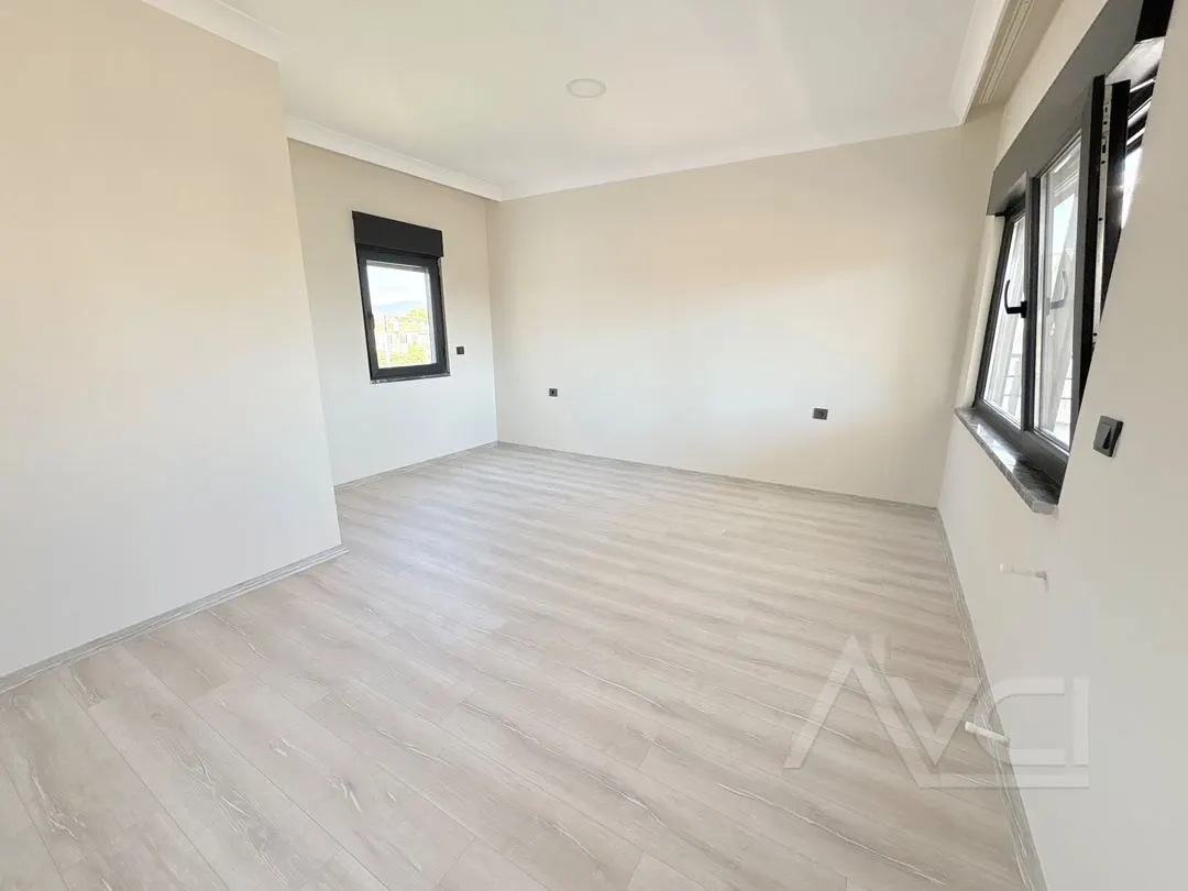 AVCI’DAN DENİZE 10 MT DENİZ MANZARALI 5+1 VİLLA